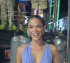 Bruna Marquezine aproveitou o bloco de Anitta com vestido transparente azul da grife italiana GCDS