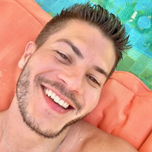 Arthur Aguiar está em Salvador, palco das maiores festas do feriado