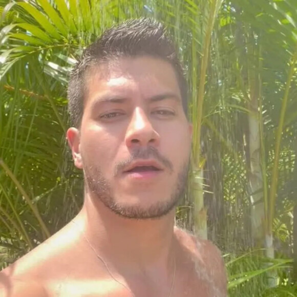  Arthur Aguiar mandou recado para fãs direto da Bahia  