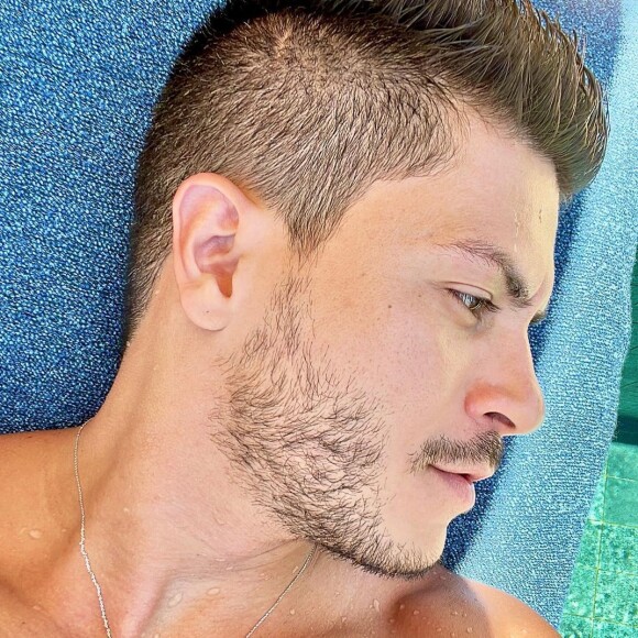 Arthur Aguiar postou vídeo tranquilizando seguidores no Instagram