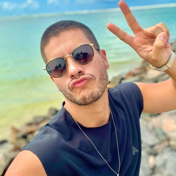 Arthur Aguiar  revelou por que não tem marcado presença em eventos carnavalescos