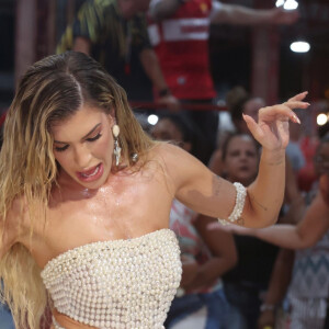 Lore Improta se diz ansiosa pelo desfile