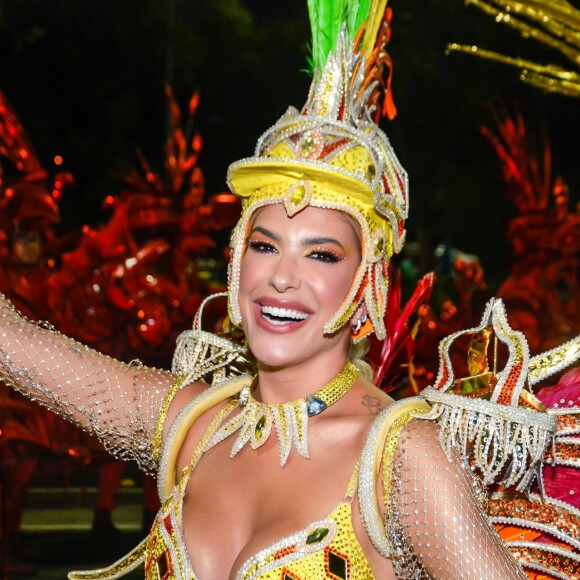 No ano passado, Lore Improta arrasou na escola de samba