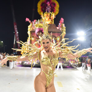 Lorena Improta foi destaque da Viradouro no segundo dia de desfiles