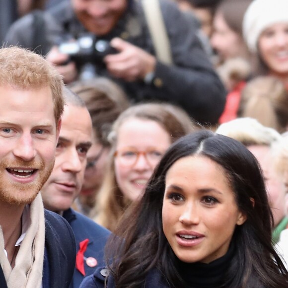Os nomes de Meghan Markle e Príncipe Harry não são citados, mas as referências são óbvias