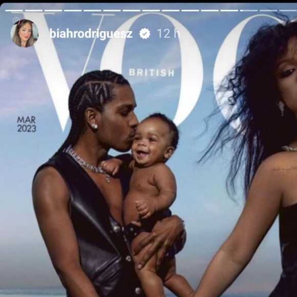 Biah Rodrigues postou uma imagem da capa da revista Vogue britânica com Rihanna, mostrando a cantora à frente do marido, ASAP Rocky, que aparece carregando no colo o filho do casal