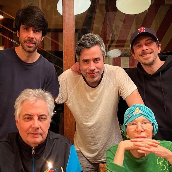 Em abril de 2022, Beto, filho de Rita Lee, anunciou que a cantora estava curada do câncer de pulmão