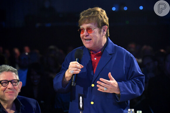 Elton John estará em turnê para na data da coroação