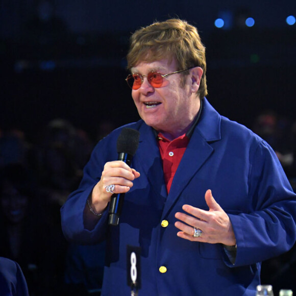 Elton John estará em turnê para na data da coroação
