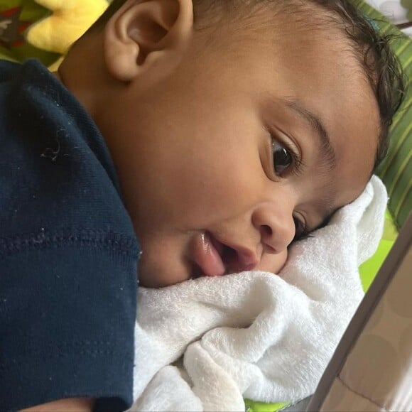 Fotos do filho de Viviane Araujo conquistam os seguidores da atriz na web