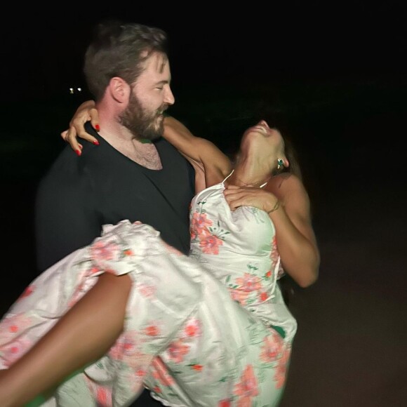 Maíra Cardi começou a namorar Thiago Nigro começaram após tê-lo como cliente