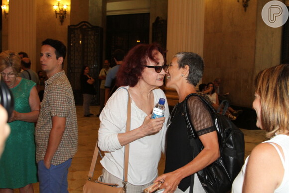 Cássia Kis Magro e Joana Fomm conversaram bastante antes da peça começar