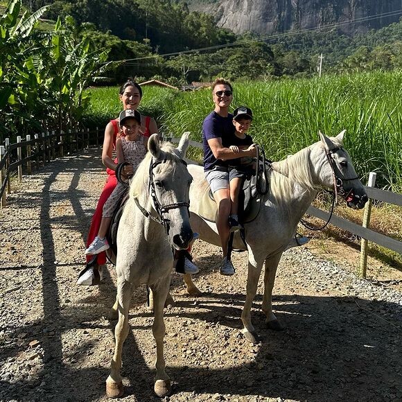 Thais Fersoza e Michel Teló não dispensam os programas com os filhos, Melinda e Theodoro