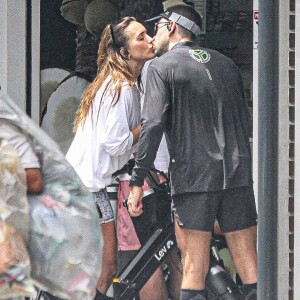 Rafa Kalimann foi flagrada aos beijos com Antonio Bernardo Palhares no Rio de Janeiro