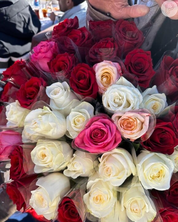 Rafa Kalimann postou fotos de um buquê de flores durante viagem