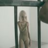 Cantora Sia lança clipe e polemiza por colocar menina de onze anos para contracenar com o ator Shia Labeouf