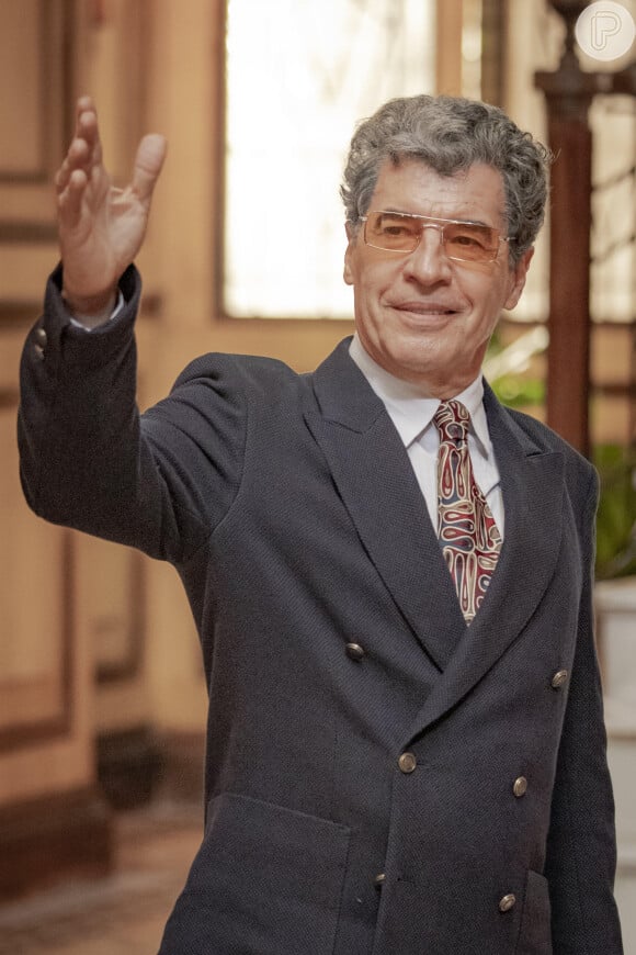 'Amor Perfeito': Anselmo Evaristo (Paulo Betti) é o prefeito da cidade, dono da "Queijaria São Jacinto"