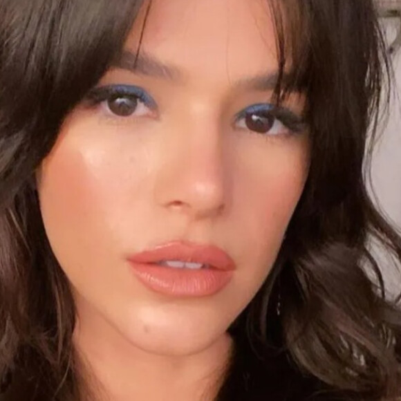Fã de Bruna Marquezine publicou uma foto da atriz com uma criança no colo e afirmou: 'Eu quero muito Bruna Marquezine sendo mãe ainda em 2023'