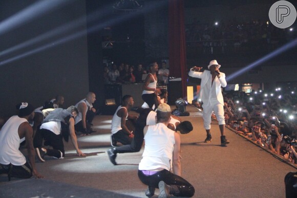 Anitta sensualiza em show com o funkeiro Nego do Borel, na Barra da Tijuca, Zona Oeste do Rio de Janeiro