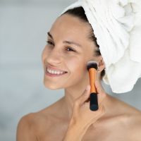 Contorno marcante! 5 opções de cosméticos para fazer uma maquiagem perfeita