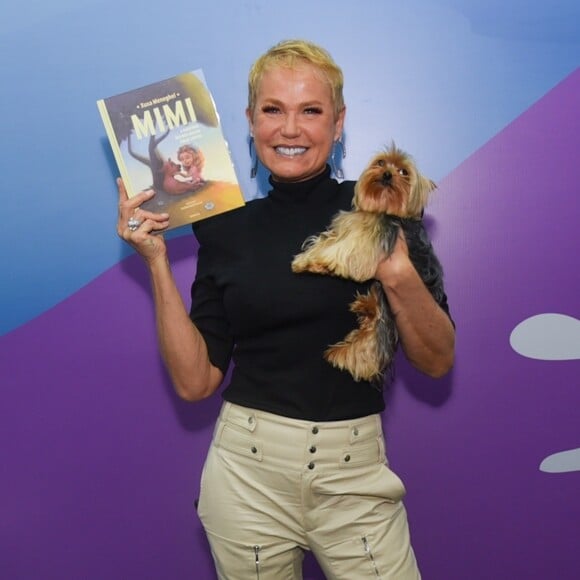 Xuxa tem publicado uma série de livros recentemente; em 2020, ela abriu a vida na autobiografia 'Memórias'