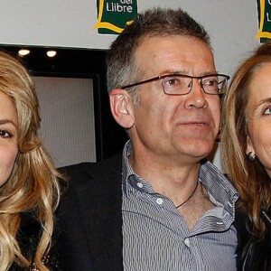 Os pais de Piqué, vizinhos de Shakira, agora torcem para que a cantora se mude logo para os EUA