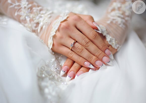 Francesinha na unha decorada: que tal apostar nessa nail art para seu casamento?