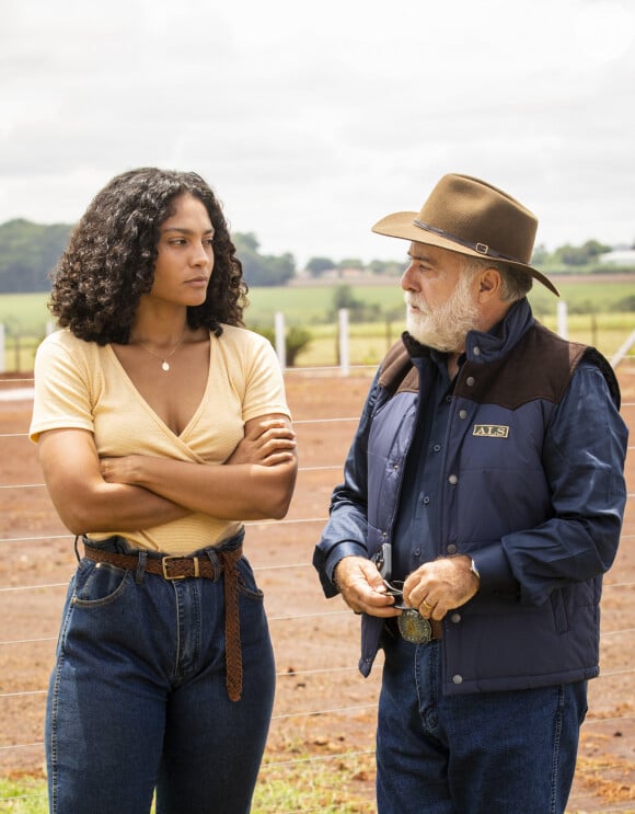 Aline (Bárbara Reis) e Antonio (Tony Ramos) vão ter suas vidas cruzadas, na novela 'Terra e Paixão'