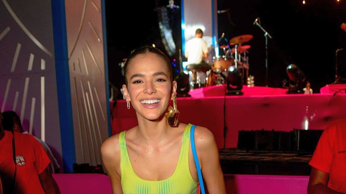 Nudez fashion de Bruna Marquezine: look da atriz chama atenção em show.  Veja fotos! - Purepeople