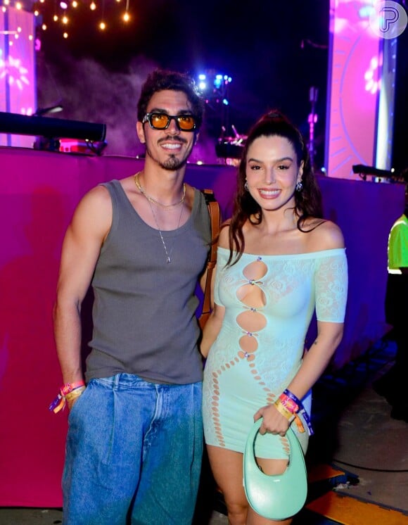 Giovanna Lancellotti com o namorado no show de Thiaguinho, no Rio