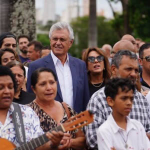 Velório da mãe de Leonardo contou com música, uma das suas grandes paixões