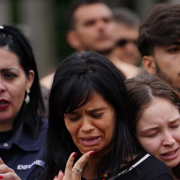 Velório da mãe de Leonardo foi marcado por emoção entre amigos e familiares