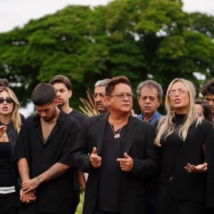 Leonardo e a família oraram na despedida a Dona Carmem