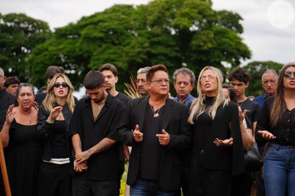 Leonardo e a família oraram na despedida a Dona Carmem
