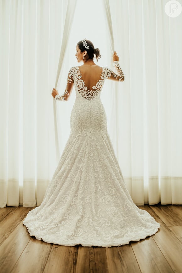 Foto: Vestido de noiva com decote nas costas é uma boa pedida para a ...