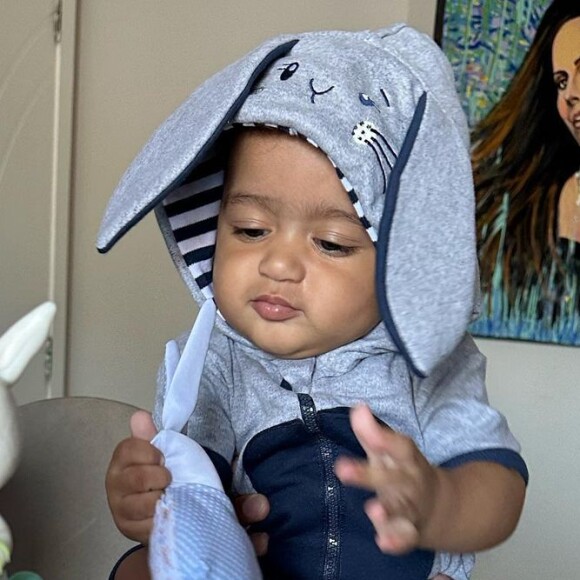 Viviane Araujo sobre os 7 meses do filho: 'Amor de nossas vidas! Deus te abençoe, meu filho! Papai e mamãe te amam muito!'