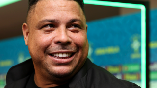 Ronaldo Fenômeno junta os quatro filhos em fotos raras e semelhança choca web: 'Ronaldoverso'