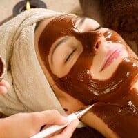 Ama chocolate? Esses 4 cosméticos vão te convencer que a utilidade dele na beleza vai muito além da Páscoa