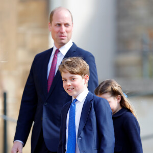 Príncipe William e os filhos George e Charlotte também vestiram azul no domingo de Páscoa