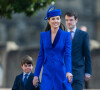 Princesa de Gales, Kate Middleton usou look azul monocromático no domingo de Páscoa