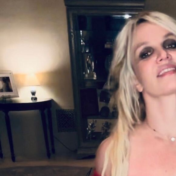 Britney Spears relatou que os registros feitos por paparazzi entregam uma visão distorcida de seu corpo