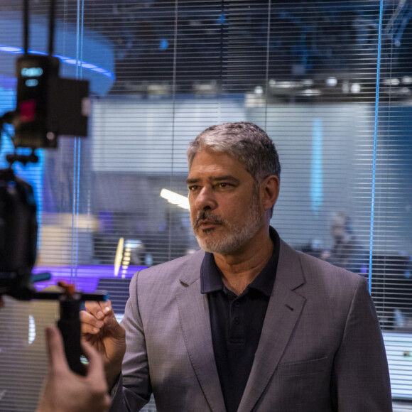 William Bonner sofreu críticas de seguidores de Regina Duarte por matéria com o senador Rogério Marinho, que alfinetou os 100 dias de governo Lula