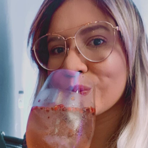 Gente como a gente, Marília Mendonça não dispensava uns bons drinks