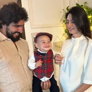 Thaila Ayala, durante a gravidez, posou com Renato Góes e o filho, Francisco