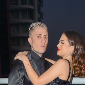 Mel Maia e MC Daniel protagonizam momentos românticos durante gravação de clipe