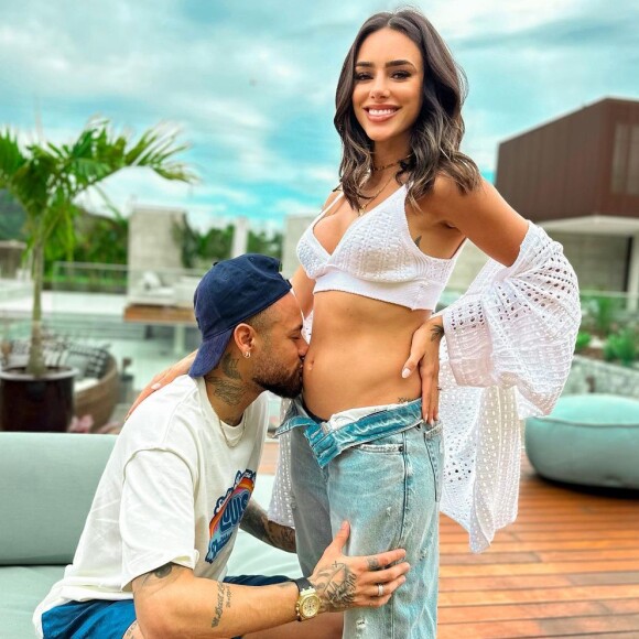 Neymar e Bruna Biancardi anunciaram gravidez no Instagram