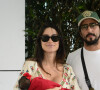 Thaila Ayala e Renato Góes deixaram a maternidade com Tereza na tarde desta quinta-feira (20)