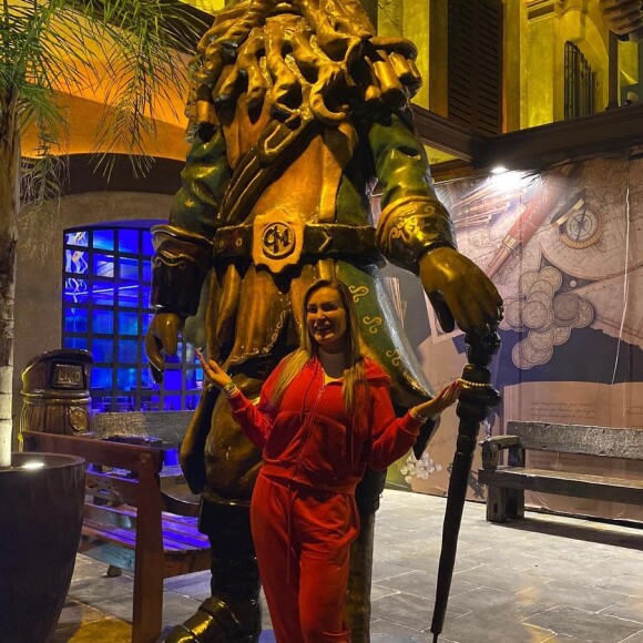 Andressa Urach afirmou ser 'pobre' no processo judicial, segundo Rogério Gentile, colunista do UOL