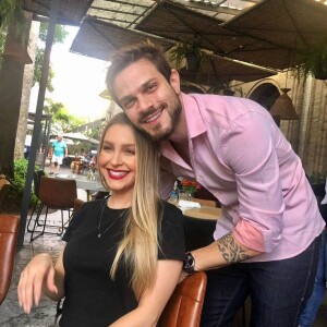 Felipe Becari e Carla Diaz estão noivos, e atriz já chegou a acompanhar o deputado federal em sessão em Brasília