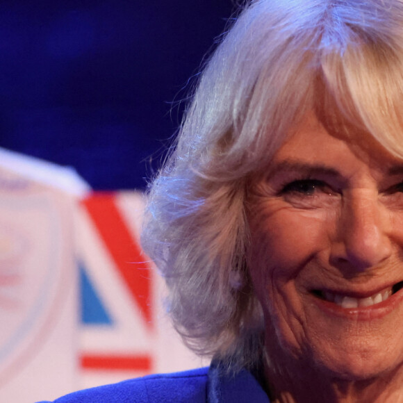 Camilla Parker-Bowles não tem autonomia para agir por conta própria e tem que fazer tudo de acordo com as instruções do marido
